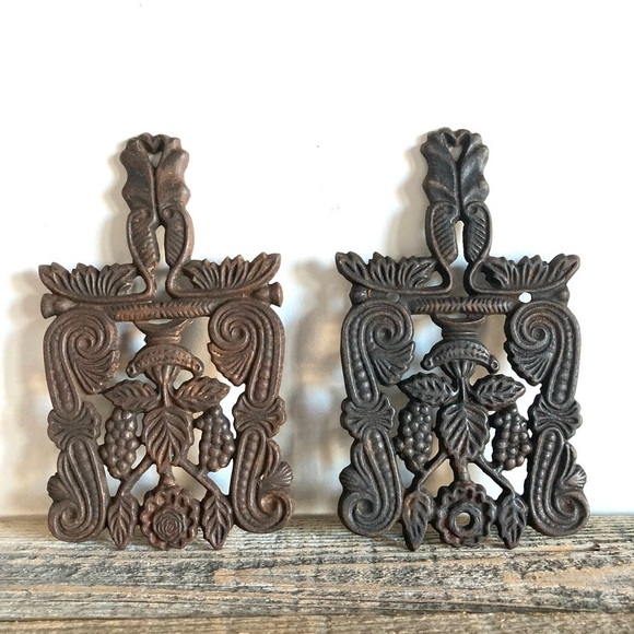 Cast iron trivets set of 2 - Picture 1 of 4